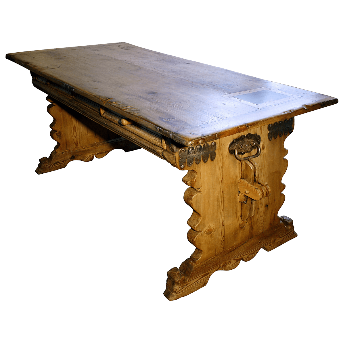 Table à pieds chantournés