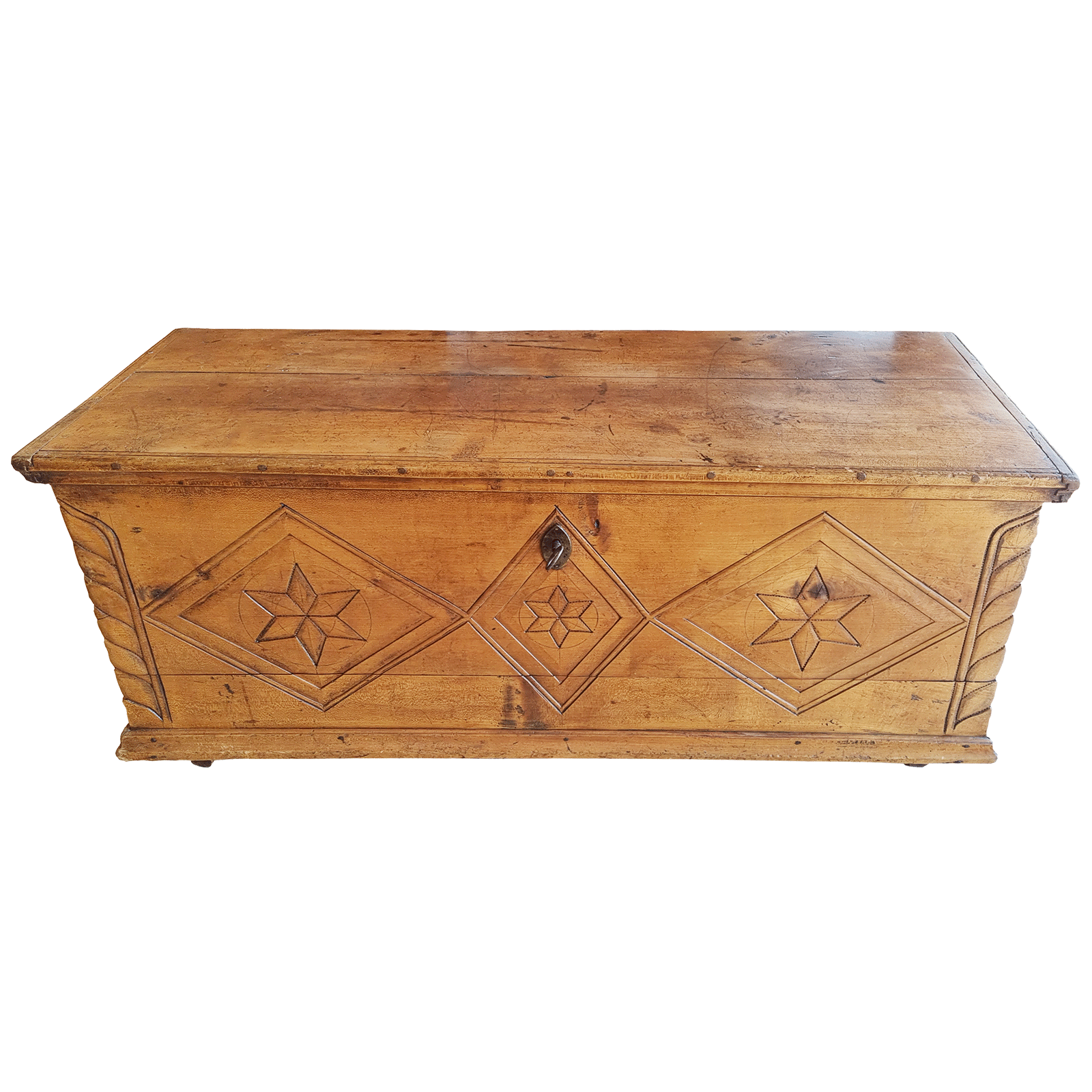 Coffre sculpté - env. 1800