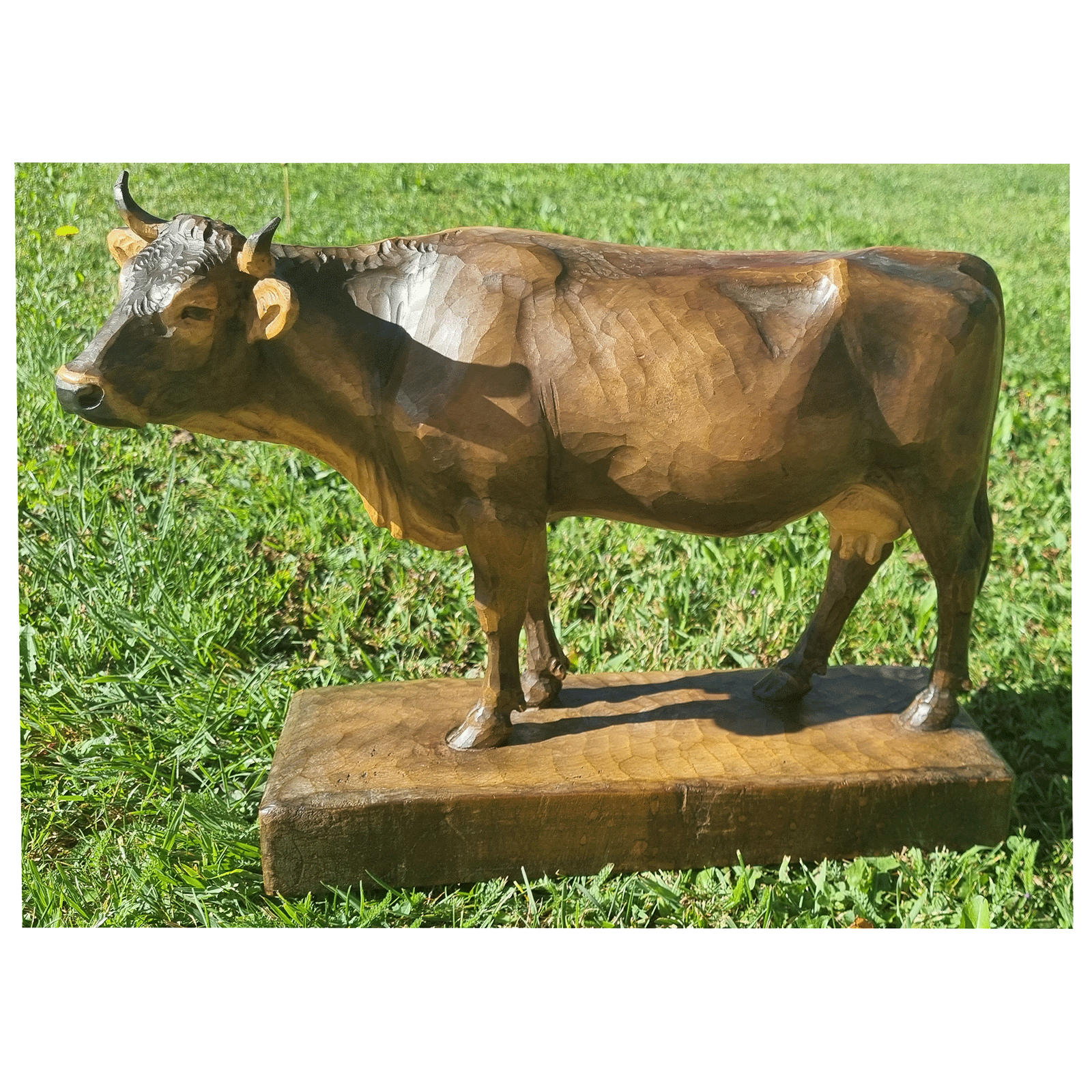 Vache en bois sculptée de Brienz